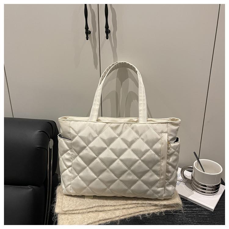 Women Versatile Shoulder Bags Large Capacity Tote Bag Lightweight Casual Fashi Quilted Crossbody Storage Bag New Autumn Winter