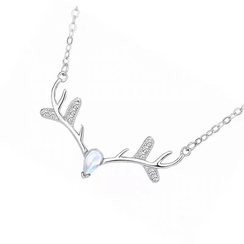 Elegant Elk Pendant Necklace in S925 Sterling Silver for Women – High-End Fashion Versatile Clavicle Chain