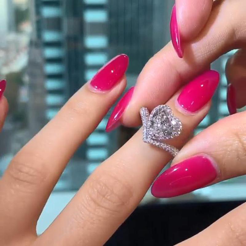 Nuovi anelli di moda per le donne Solitario di lusso Cuore Anelli di cristallo CZ per la festa Accessori versatili Nuovi gioielli d'amore alla moda