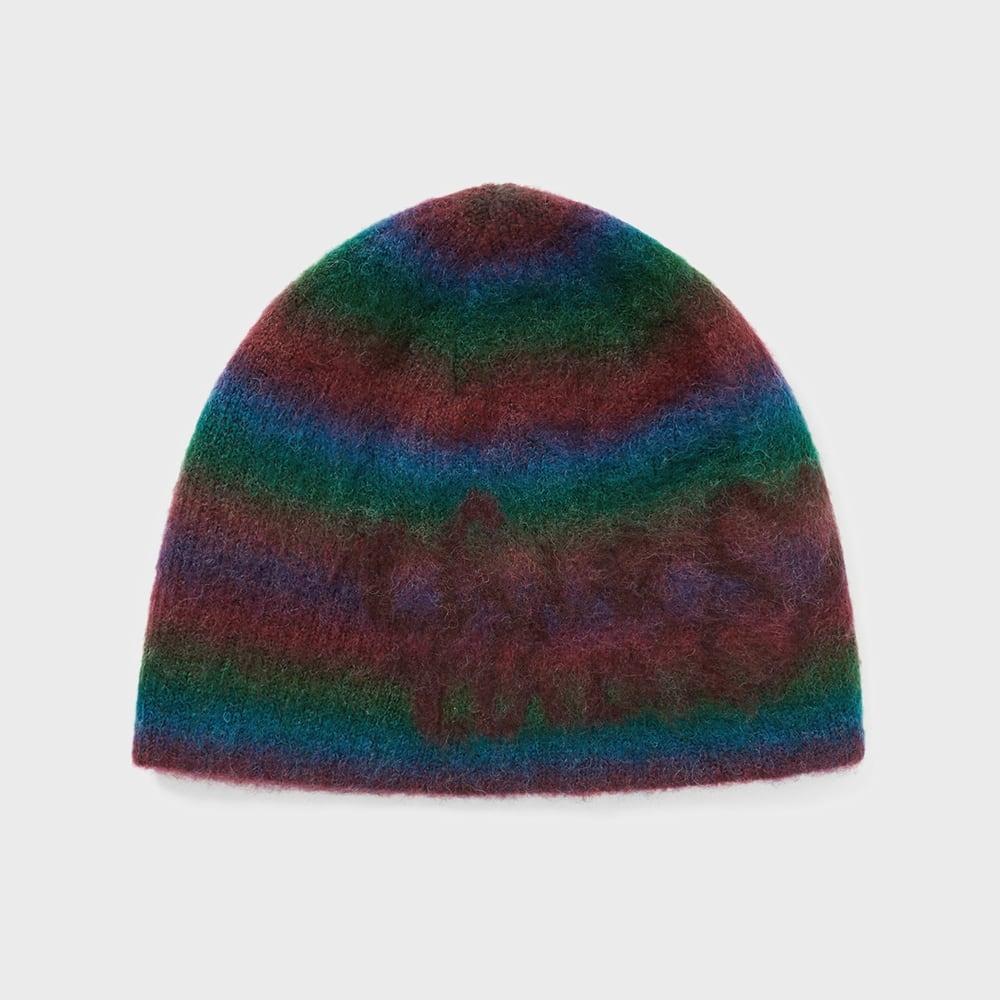 Эта шапка-бини с логотипом-сердцем без отворота, мульти F