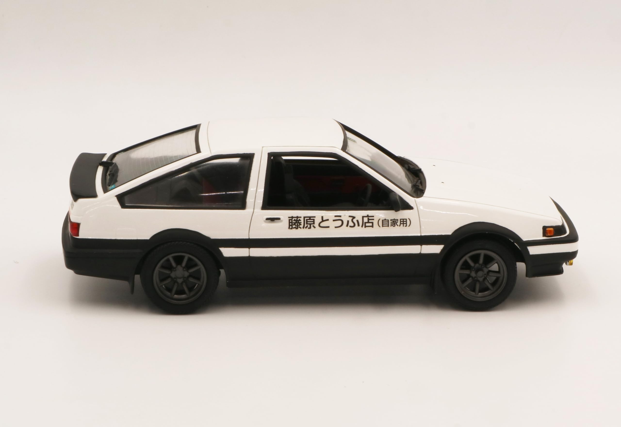 

Fujimi Model Initial D Series Trueno Early Model 1600GT APEXAE86 Takumi Fujiwara 1/24 No.1 ISD-1 синій