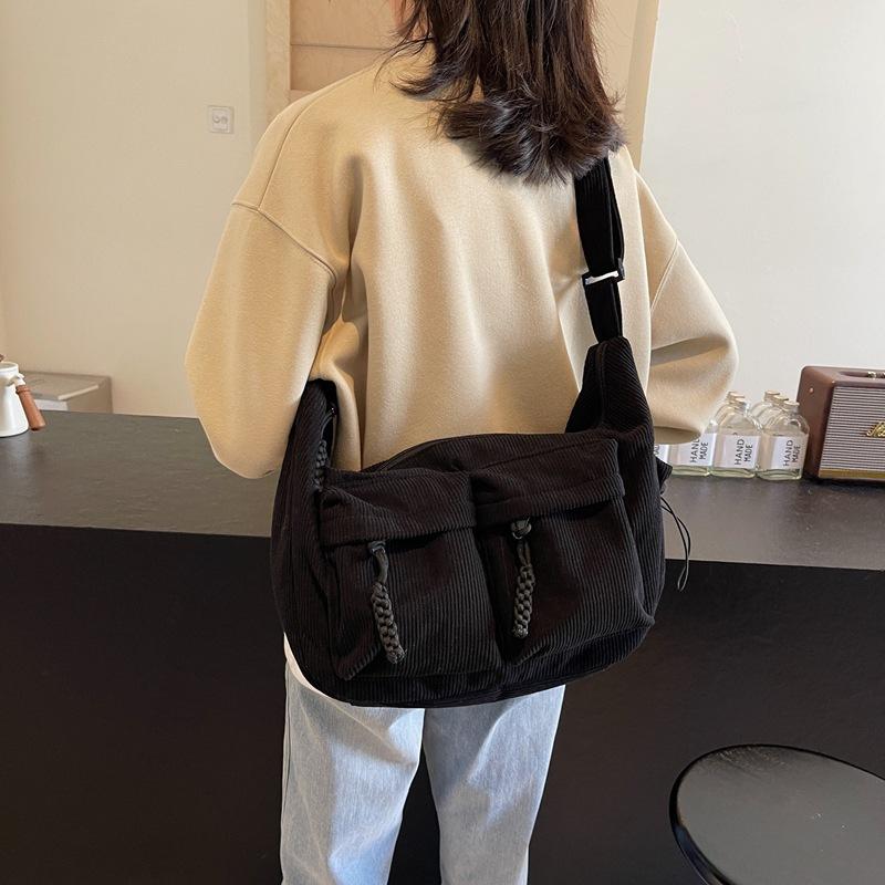 Large Capacity Shoulder Messenger Bag Women's Popular Winter New Casual Fashion Tote Bag Simple Commuter Korean Version Armpit Bag