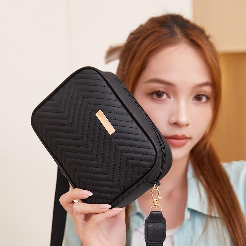 Small Square Bag Women's Bag Summer Wave Embroidered Versatile Shoulder Messenger Small Bag Lightweight Mobile Phone Bag