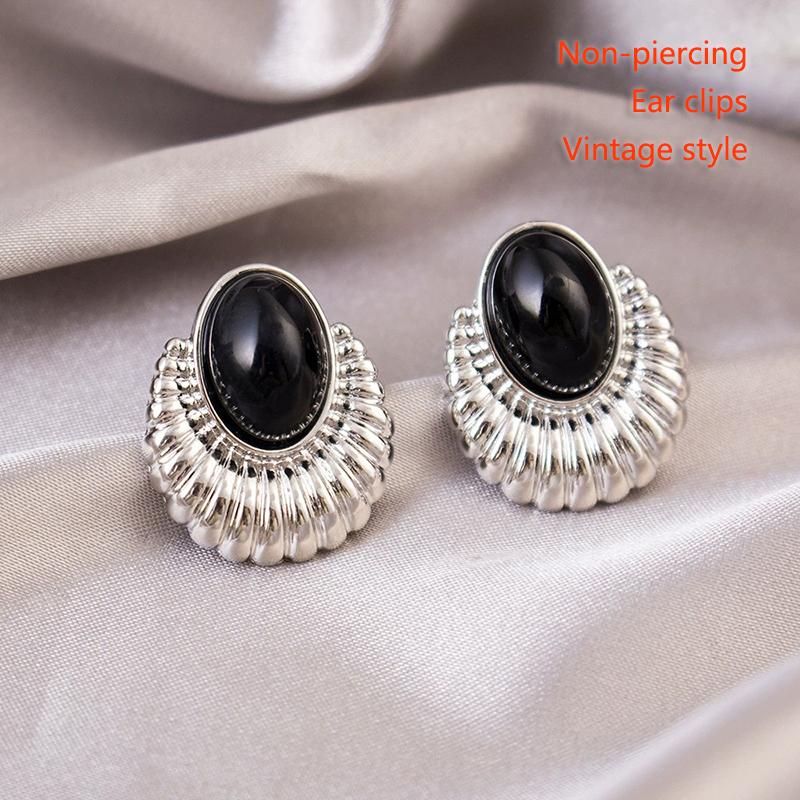Vintage Geometric Metal Clip On Earrins for Women Fashion Classic Black Ear Clips Non Pierced Girls Gifts Jewelry