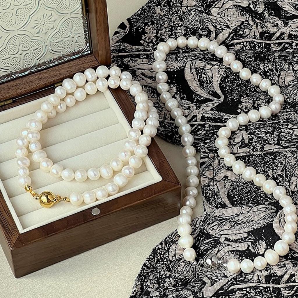 Natural Threaded Freshwater Large Pearl Necklace, a Magnetic Buckle Collarbone Chain for the Blogger's Hands, French Necklace Temperament