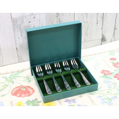 Castle Enterprise MINTON VICTORIA STRAWBERRY Cake Forks, Set of 5 (with Fabric Case), Made In Japan, Gift Packaging