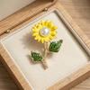 Faux Pearl Sunflower Brooch Zinc Alloy Flower Lapel Pin Sweater Cardigan Coat Business Suit Decoration Men Women Clothing Accessories