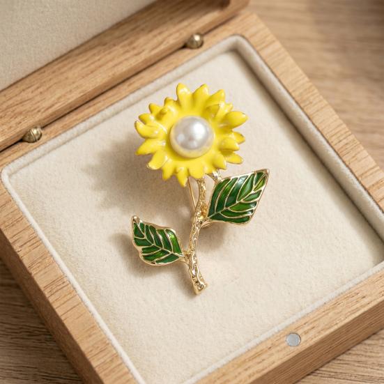 Faux Pearl Sunflower Brooch Zinc Alloy Flower Lapel Pin Sweater Cardigan Coat Business Suit Decoration Men Women Clothing Accessories