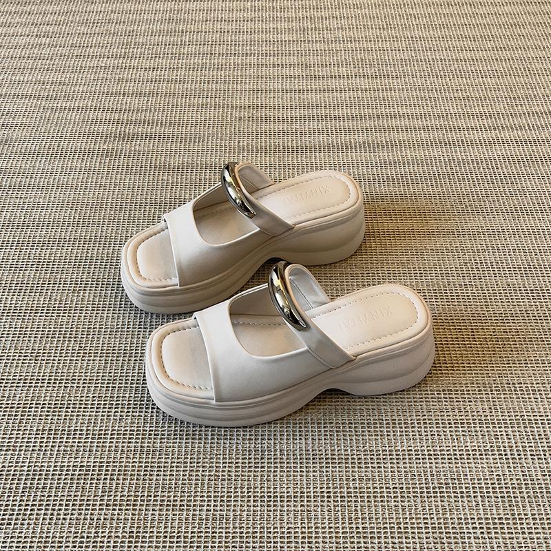 Thick-soled slippers women's summer new light luxury 2025 women's shoes cool slippers wear retro open-toed muffin bottom slippers women