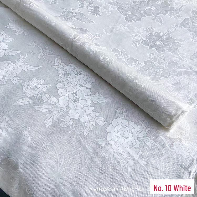 Žakárová látka Hanfu Qipao s otevřeným vzorem Motýli a pivoňky - 100% morušové hedvábí