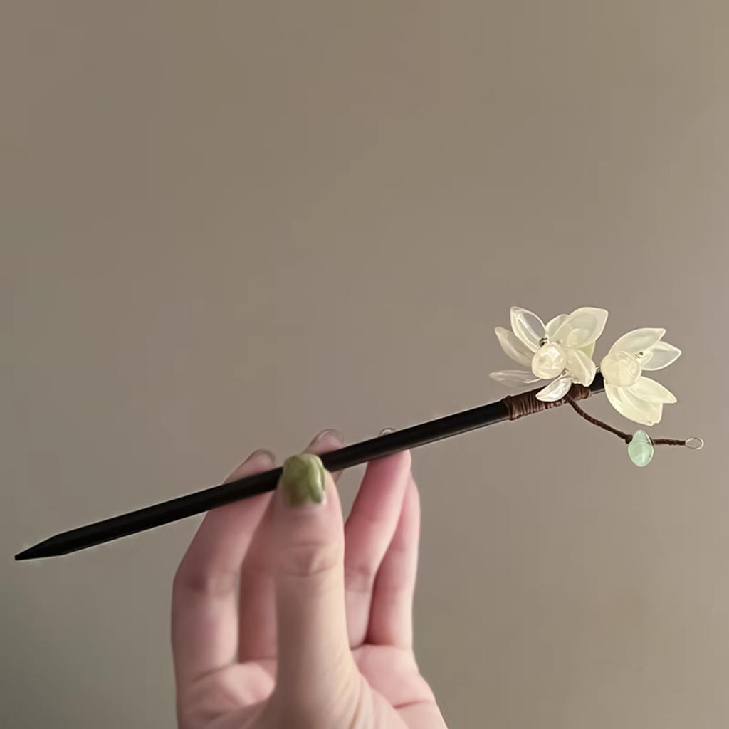 Ancient Style Magnolia Hairpin Artificial Transparent Glass Flower Tassel Hair Stick Wooden Simple Updo Hairpin New Year Gifts