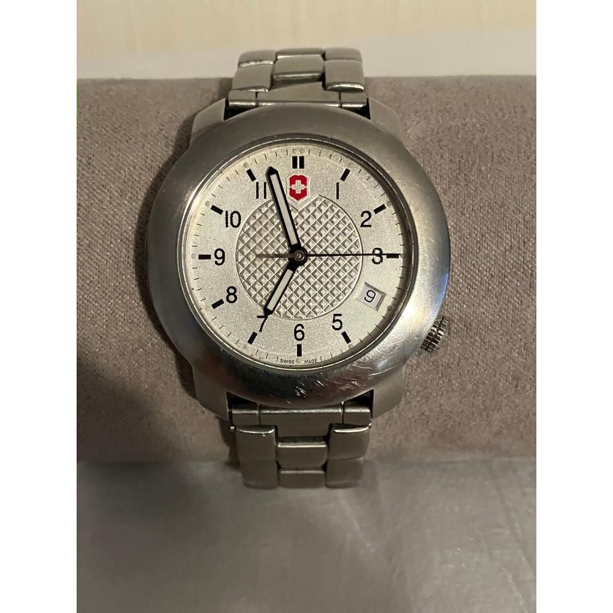 Used Price reduction operationVICTORINOX V7-00 Basic 10BAR QZ watch battery new