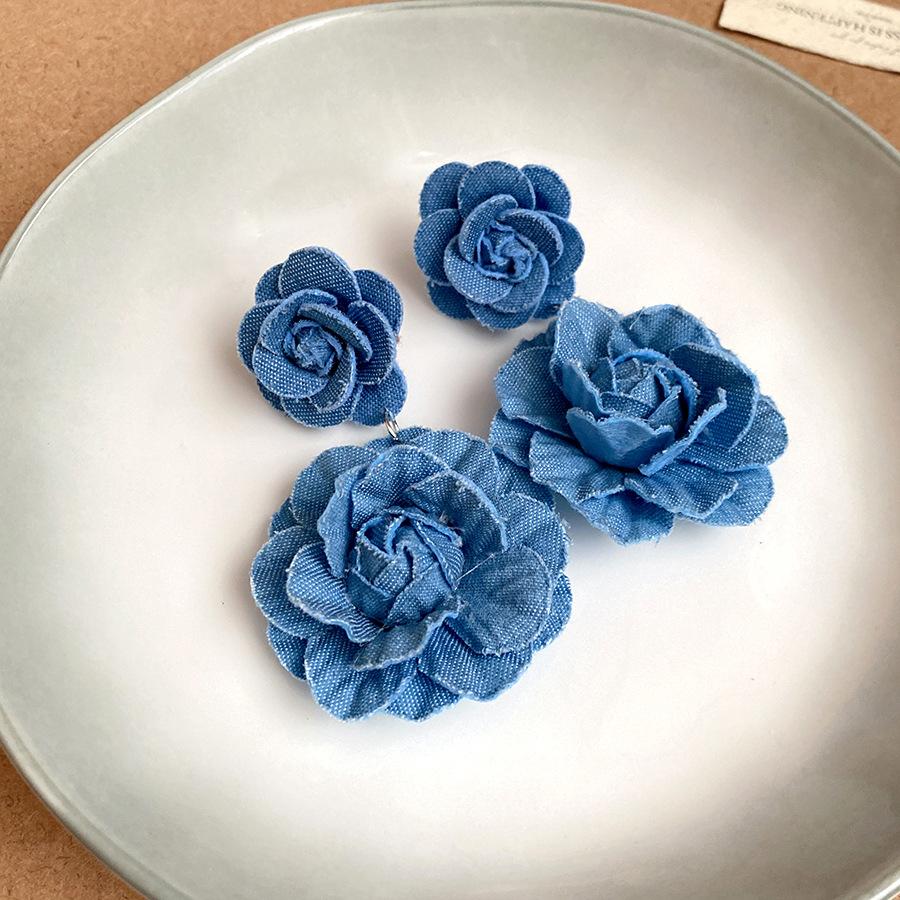 Silver needle fabric flower earrings female European and American Mori exaggerated sweet earrings fashionable versatile earrings design sense niche