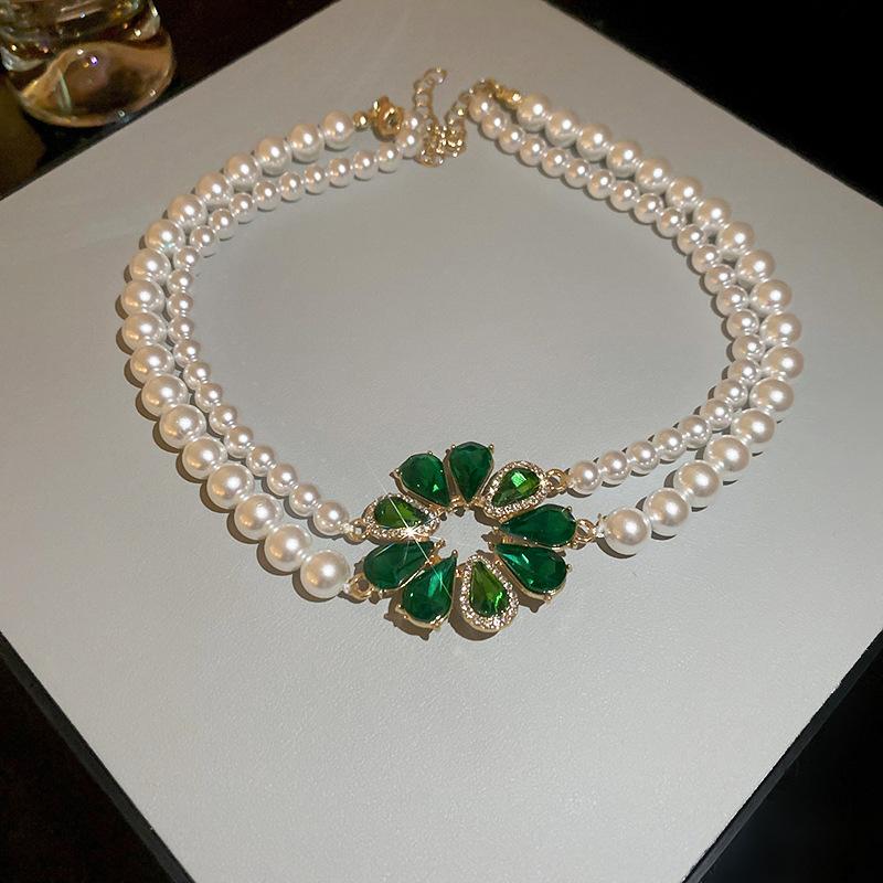 Fashionable Floral Geometric Necklace with a Light Luxury Style Sweater Chain and French Retro Accessories