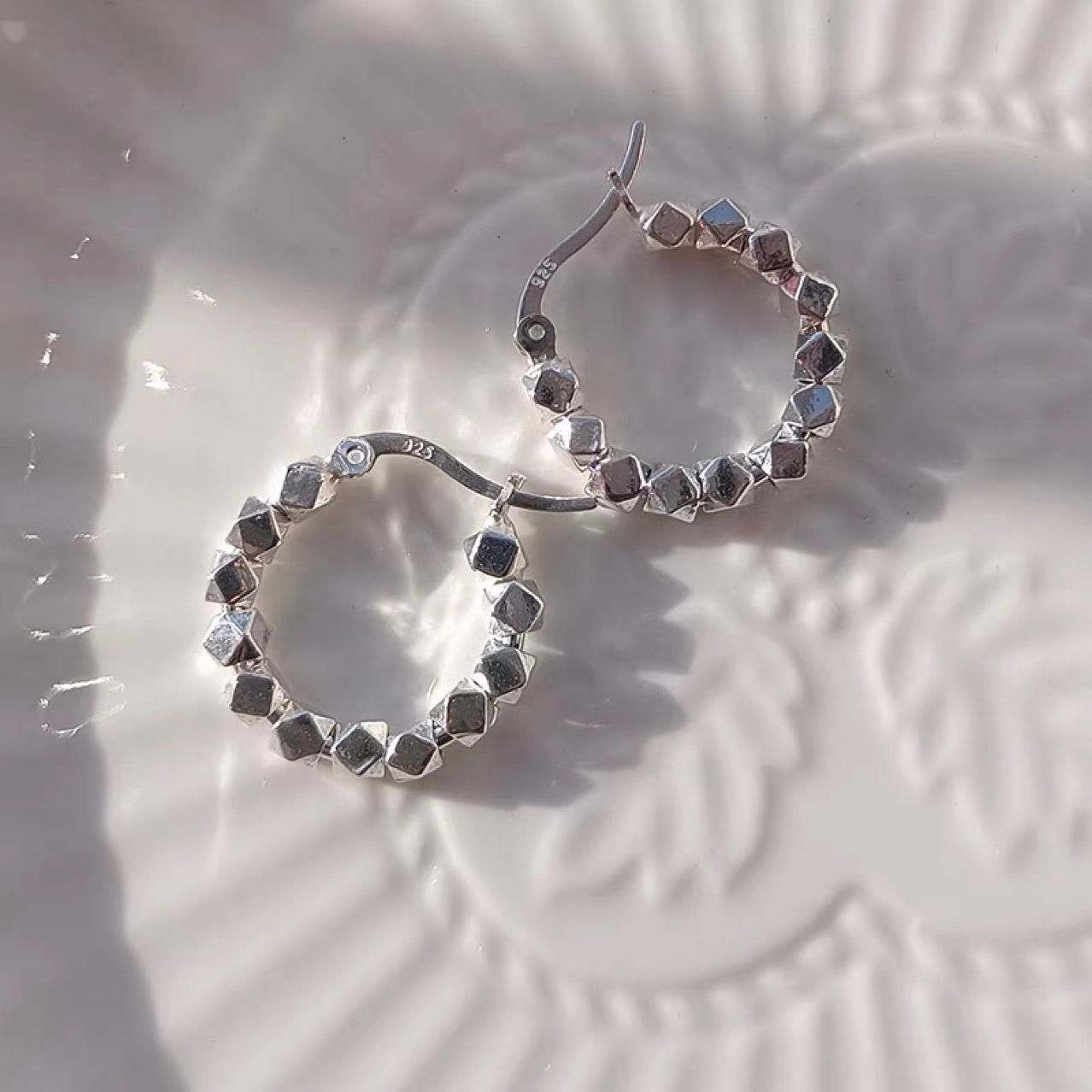 

Korean Minimalist S925 Sterling Silver Retro Geometric Bead Earrings Retro Craft