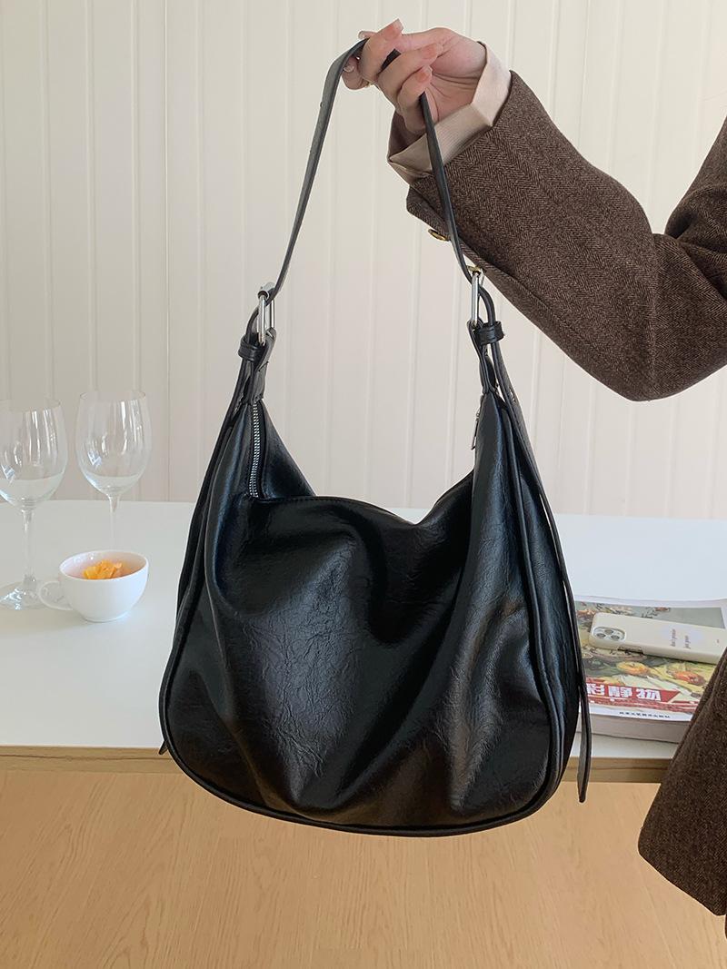 

Texture Large Capacity Bag, Women s Retro Fashion Shoulder Bag, Niche Versatile Tote Bag чорний