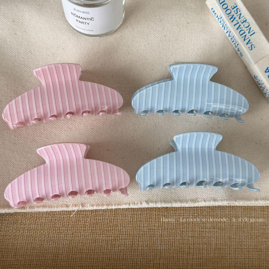 Elegant Summer Striped Hair Claw Clip for Women - Large, Lazy Style Hair Accessory