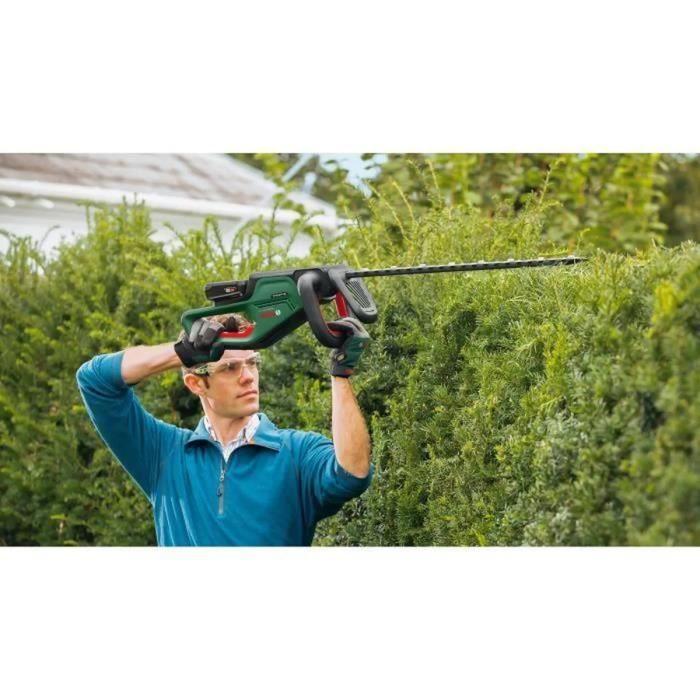 Taille-haies Bosch - UniversalHedgeCut 18V-55 (Longueur de la Lame 55 cm, livré dans une boîte en carton) + batteries chargeur