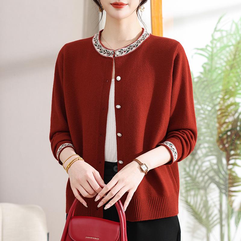 Elegant Knitted Cardigan for Middle-Aged Women (Ages 40-60), Stylish Long-Sleeve Sweater