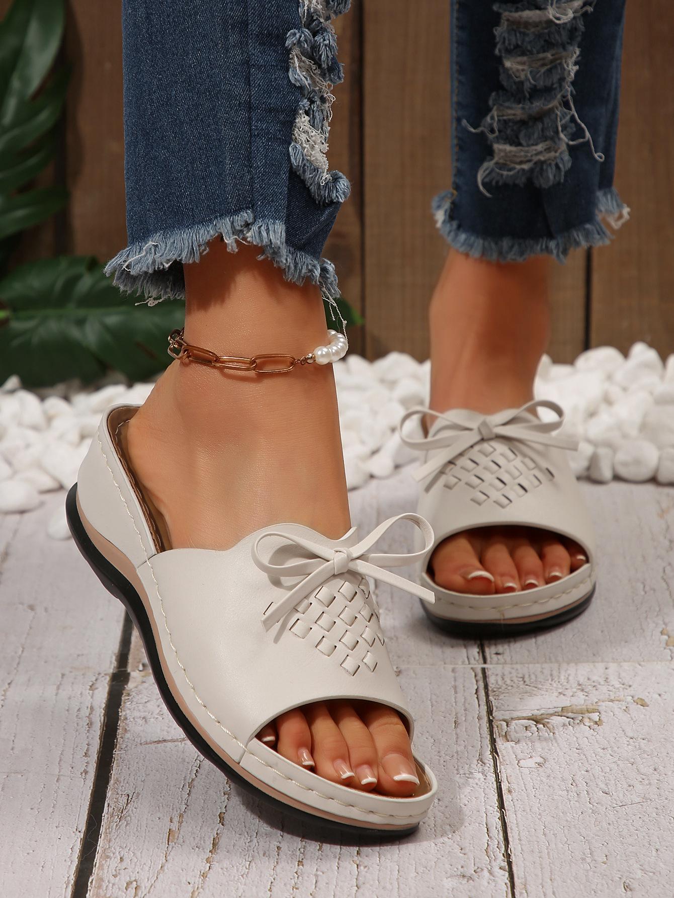 

Мода Новый стиль 2025 года модных, повседневных, легких и износостойких тапочек с вырезанным клиновидным каблуком 43 белый