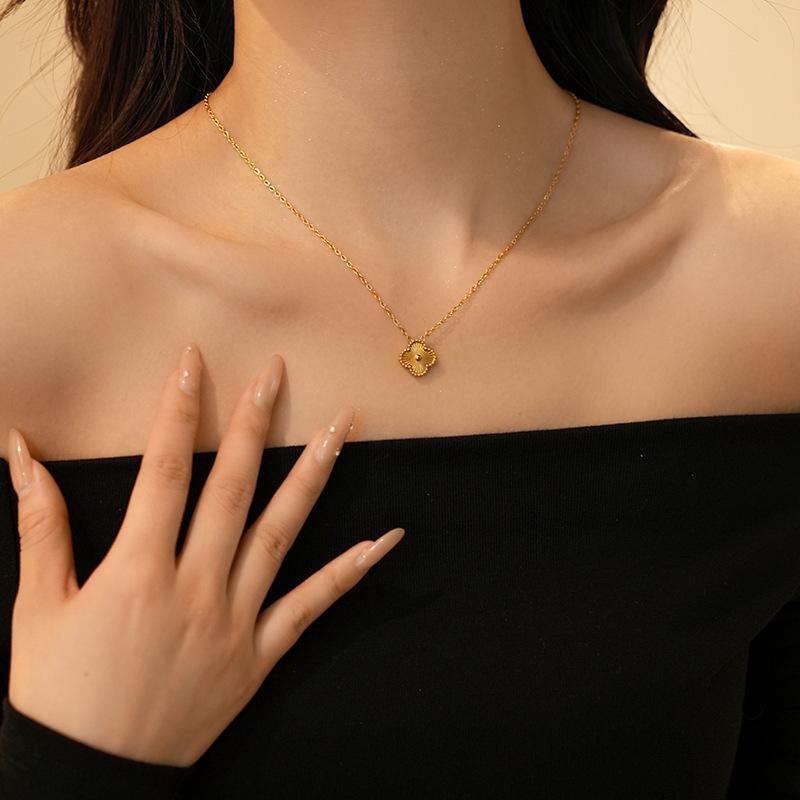 3-teiliges Titanstahl nicht verblassendes doppelseitiges Kleeblatt Halskette Armband Ohrring Set