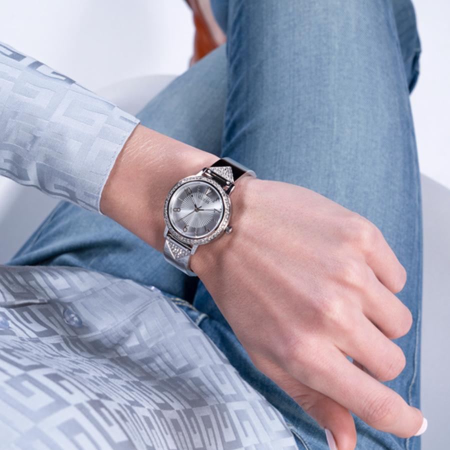 Watch Fashion Minimalist Elegant Silver Steel Diamond-Accented Bracelet Quartz Women's Watch GW0474L1