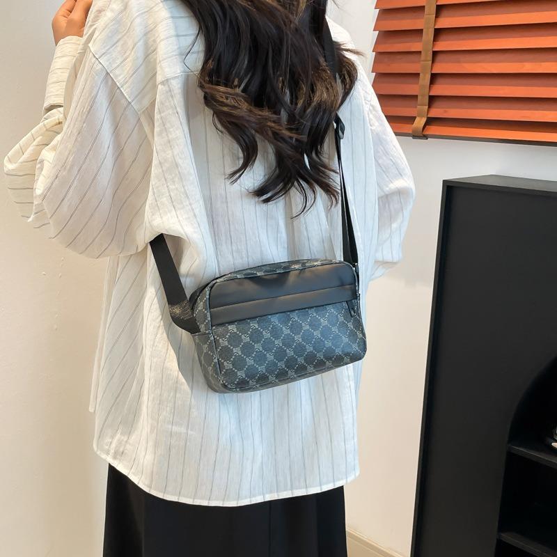 Summer new fashion simple personality casual retro trend light wide shoulder strap comfortable shoulder messenger bag