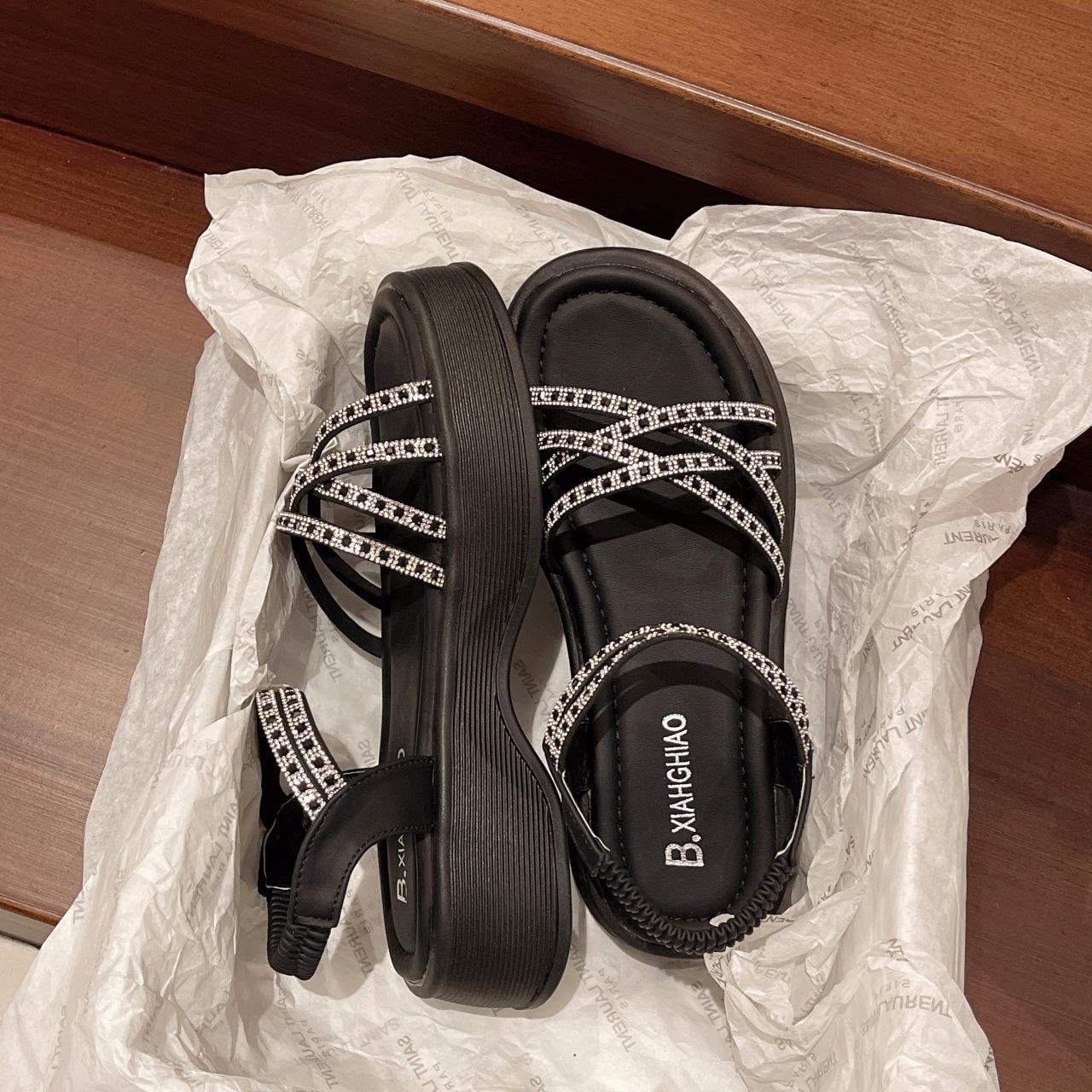 

Женские летние босоножки на толстой подошве со стразами 35 чёрный