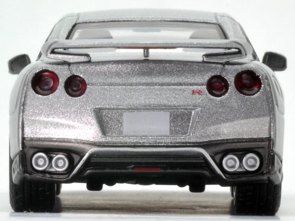 Tomica Limited Vintage Neo Scale Nissan 2017 Model Finished Product 1/64 LV-N148b GT-R (Silver) -