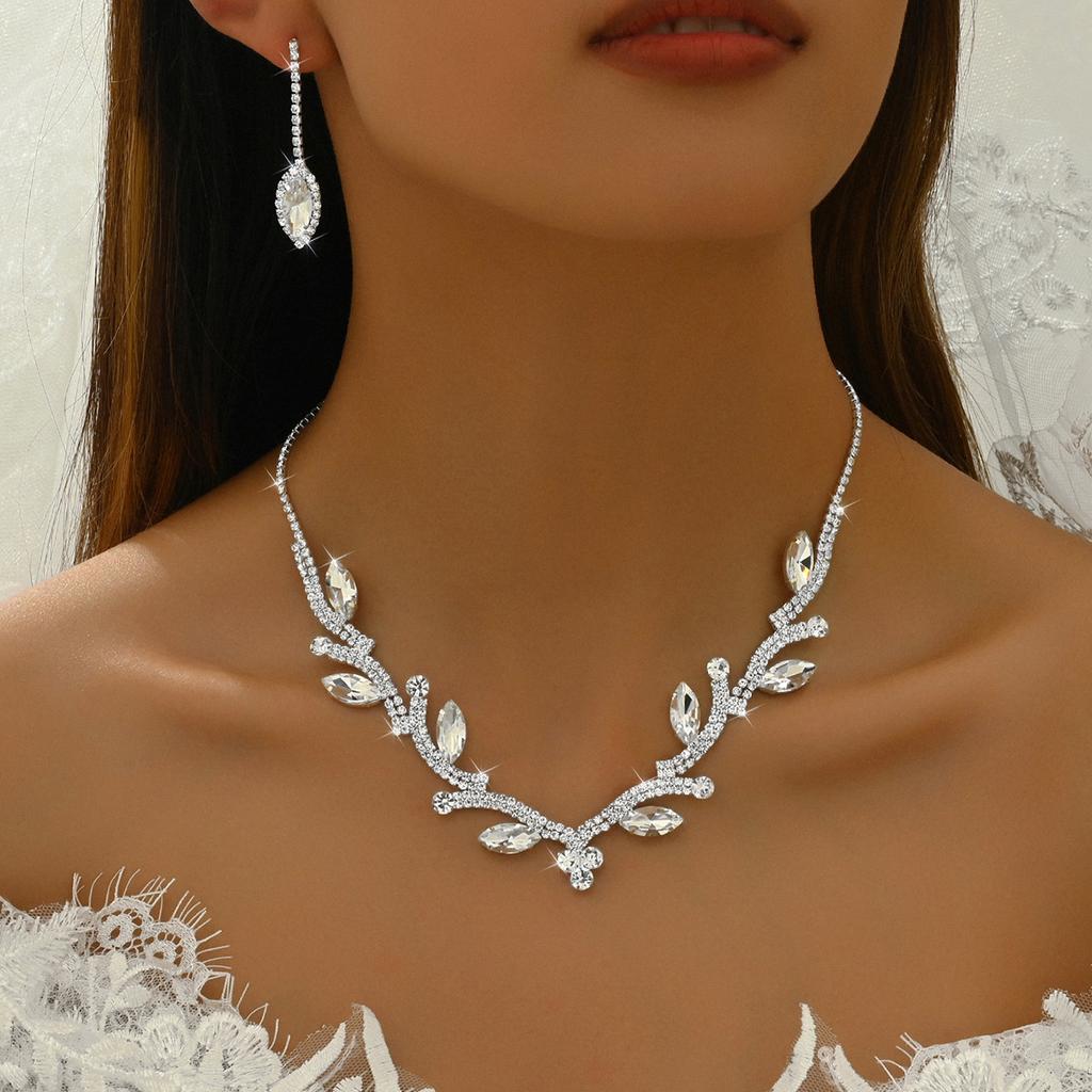Diamond Leaf Fringed Necklace Light Luxury Court Style Collarbone Chain Retro High-End Jewelry Set Female