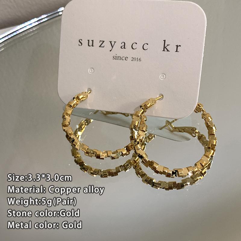 

European and American Metal Gold Color Earrings Versatile Accessories for 2026 Girls and Womens Christmas Party Fashion Jewelry