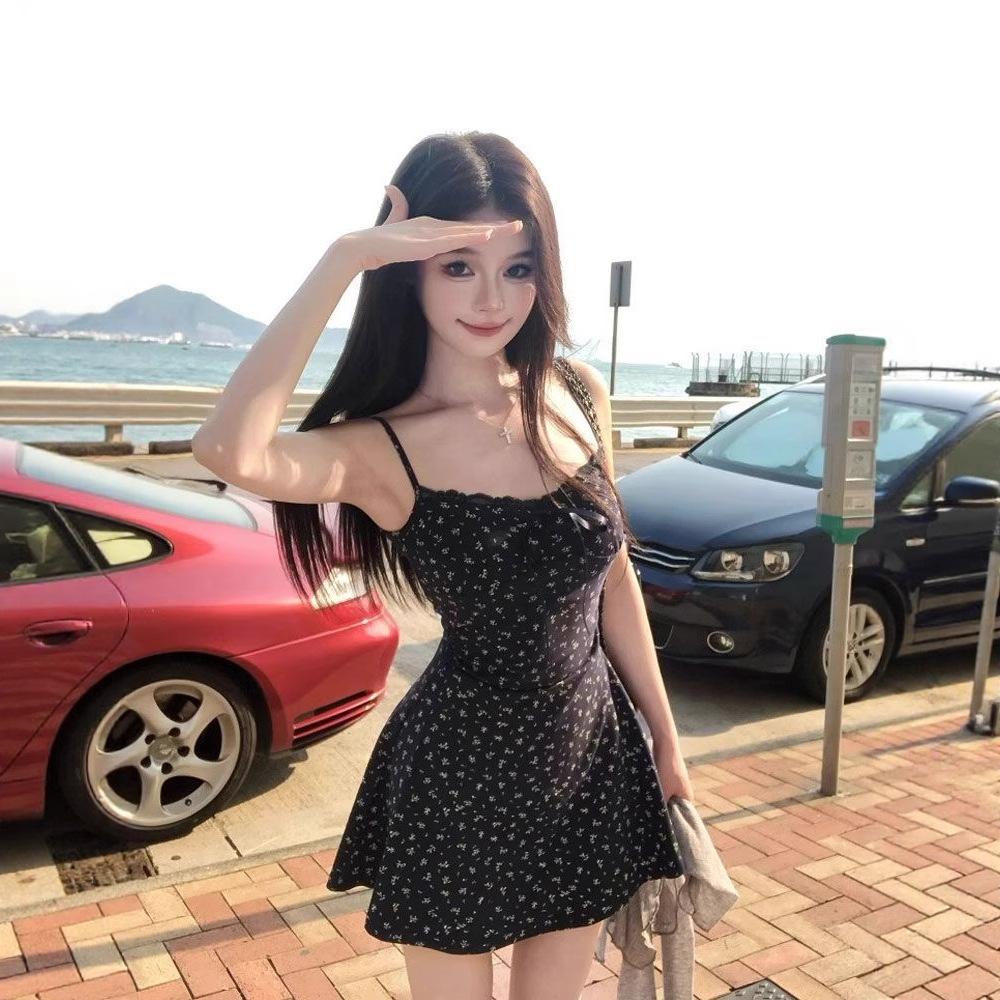 Navy Blue Floral Suspender Dress 2026 Summer Beautiful Small Skirt Small Man Pinching Waist and Buttocks Short Skirt Set