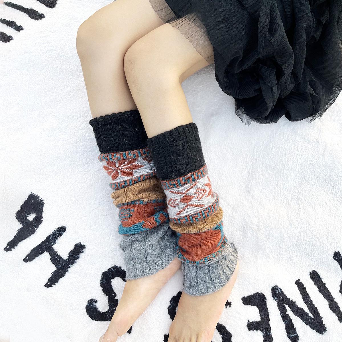 

Вязаные гетры с оленями-снежинками и шерстяные гольфы с присборкой до колена чёрный