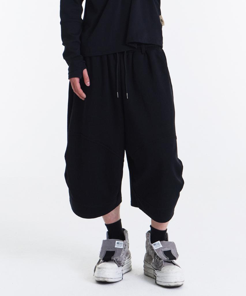 Gicheol Flow Knee Bermuda Sweat Pants (Black)
