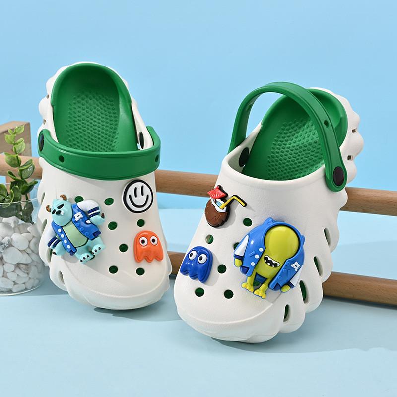 Wygodne Dziecięce Buty z Dziurami z Kreskówkowym Designem, Miękka Podeszwa, Antypoślizgowe Letnie Sandały dla Chłopców, Dostępne w Różnych Kolorach