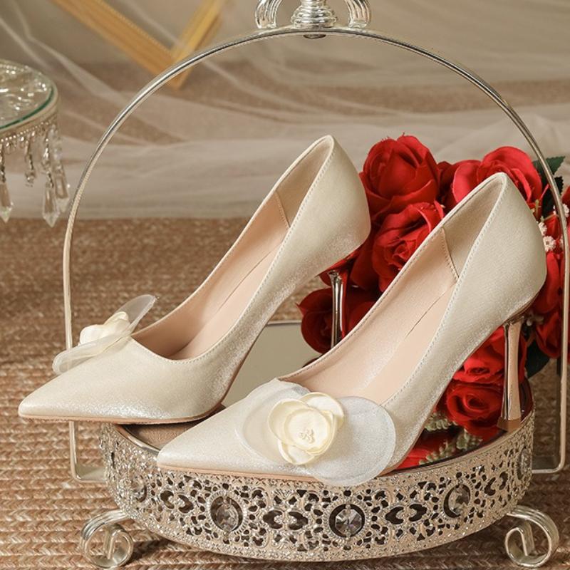 Fashion Elegant Flower String Bead Decoration Pumps Women Comfortable Pointed Toe Satin Brand Designer Shoes Fashion Wedding Bridal Shoe