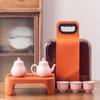 1 sada 6 kusů keramické cestovní čajové soupravy Lucky Orange Konvice a šálky Přenosná čajová souprava s podnosem a přenosným pouzdrem Ideální pro venkovní kempování a domácí použití Slavnostní