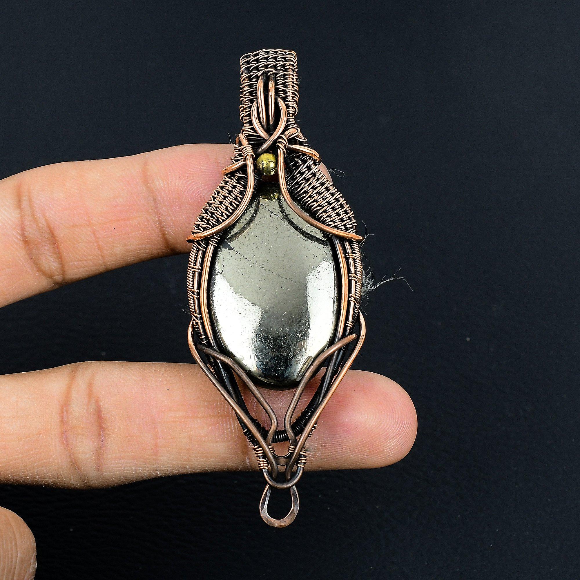 

Золотой кулон из пирита апачей, украшение, обернутое медной проволокой 999 пробы, кулон с драгоценным камнем, подарок для нее, изящное украшение ручной работы 2.55 Inches