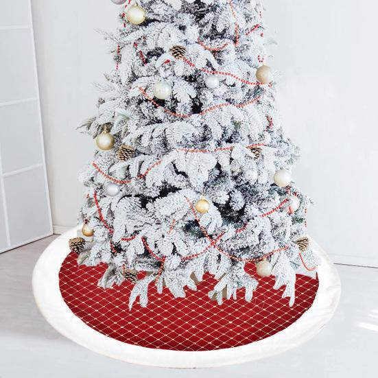 

Хороший коврик для рождественской елки с блестками. Удобная планировка сцены.