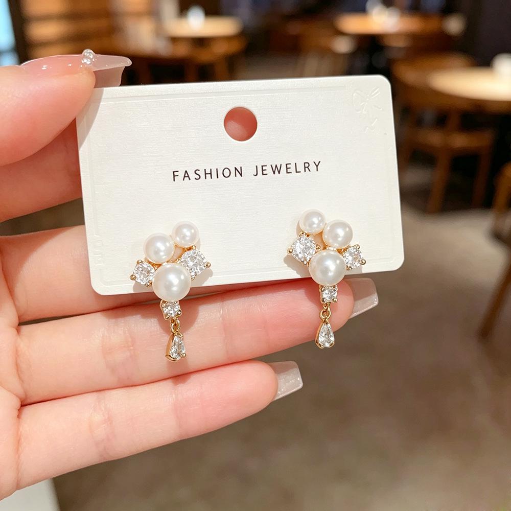 Elegant French Retro Zircon Pearl Earrings for Women – Versatile High-End Fashion Accessory