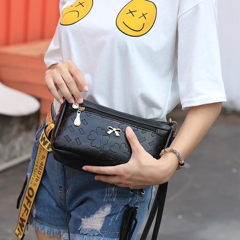 Guangzhou Women's Bags, New Fashion Messenger Bags, Versatile Large-capacity Medium Mother Shoulder Bags
