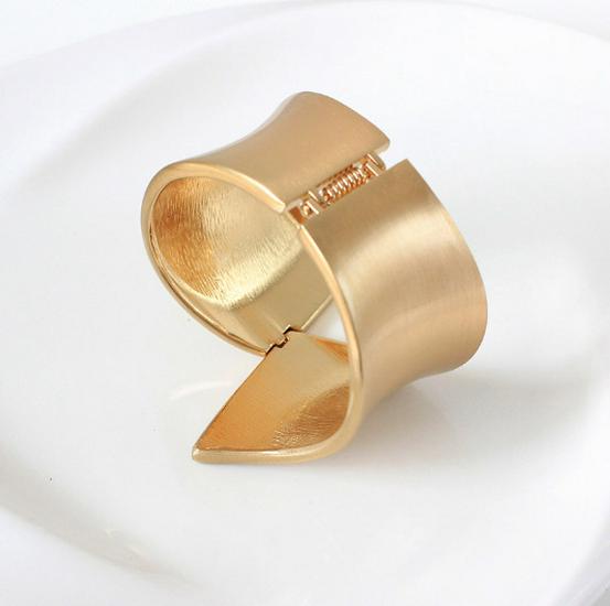 Elegant Ladies' Bracelet: Stylish, Simple, and Chic