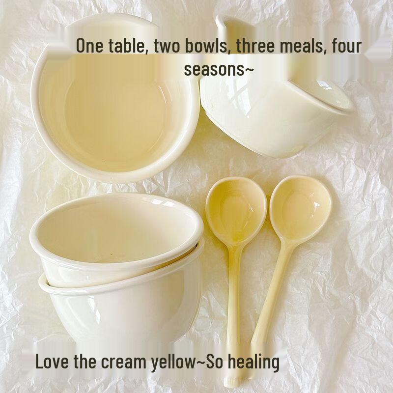 

ZISIZ Nai Nai Fufu Ceramic Bowl and Spoon Set