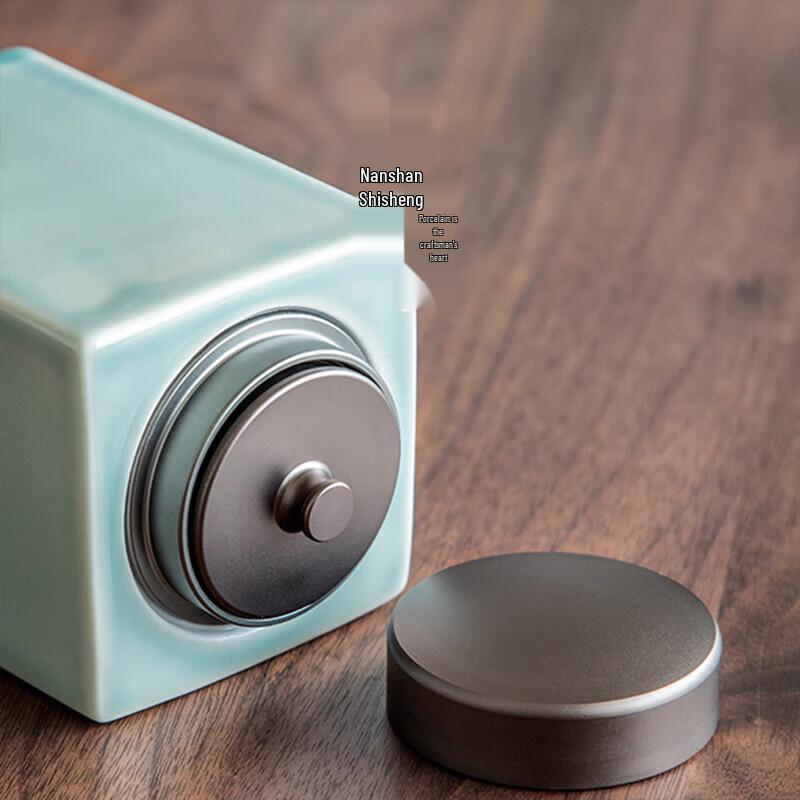 Nanshan Xiansheng 'First Sight Green Mountain' Square Ceramic Tea Caddy