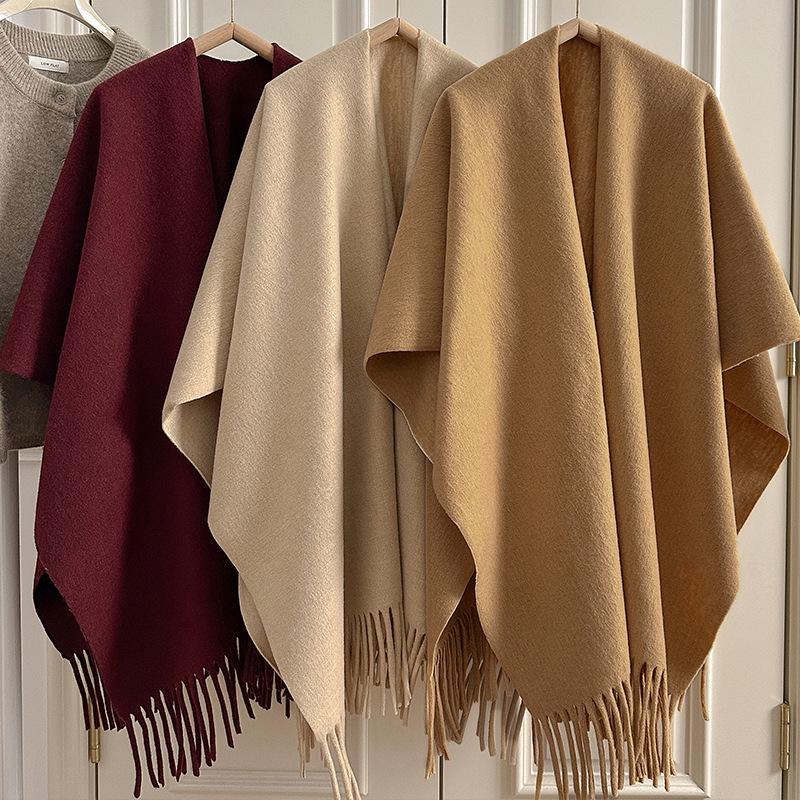 Cozy Wool Tassel Shawl for Women – Autumn/Winter Photography Cloak