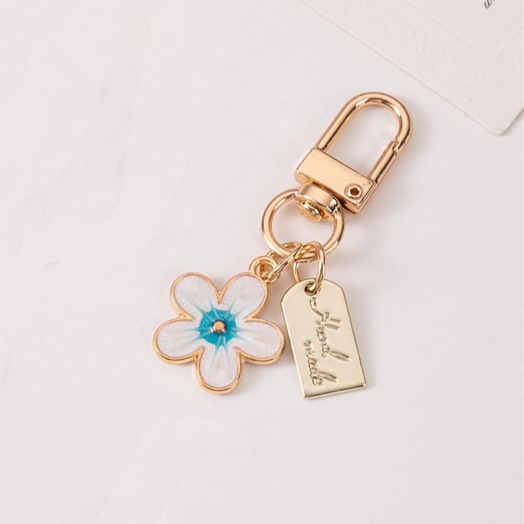 Cute Sweet Multicolour Five Leaves Flower Key Chains for Women Personality Backpack Protective Cover Pendant Keyring Friend Gift