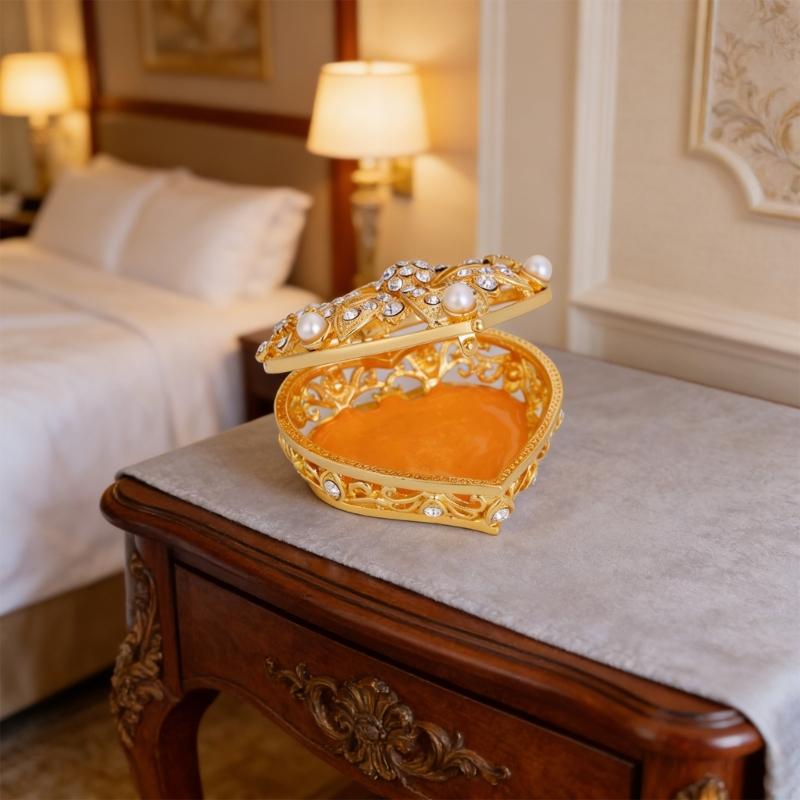 Romance Heart Shaped Metal Jewelry Storage Box Decorated With Diamonds And Pearls