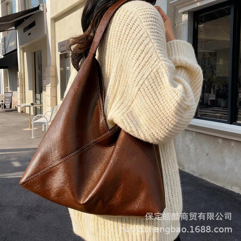 Large-capacity retro bag women's autumn and winter 2025 new simple and versatile shoulder underarm bag casual commuter tote bag