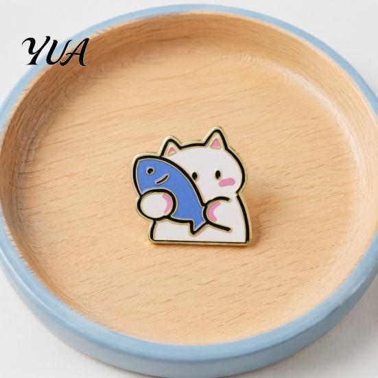 Animal Clothing Accessories Holding Fish Cartoon Cat Brooch, Enamel Kitten Alloy Badge Pin, Scarves Decorative for Backpacks Hats Jackets Brooch