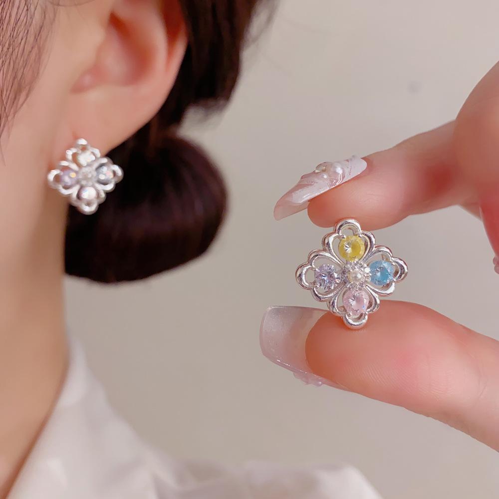 Silver Four-Leaf Clover Stud Earrings - Fashionable, Luxurious, and Versatile Sterling Silver.